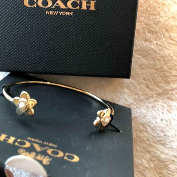 Coach goldtone pearl cuff bracelet (NWT)LAST ONE ! - Picture 3 of 8